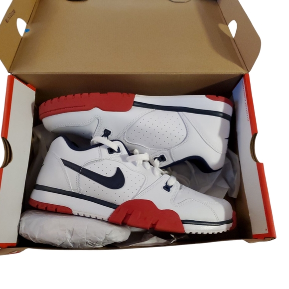 Mens Nike Cross Trainers Low Size 9.5 White/Red - Picture 2 of 5